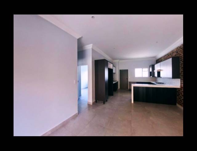 3 BEDROOM APARTMENT FOR SALE IN BRYANSTON
